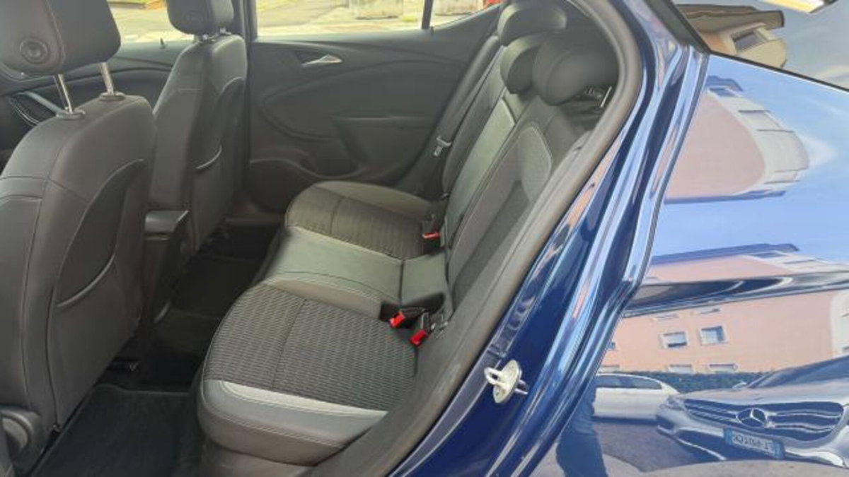 Opel Astra 1.5 CDTI 105 CV S&S 5 porte 2020 (13)