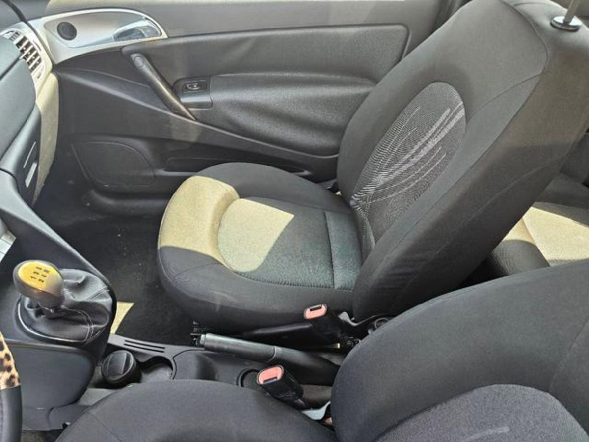 Lancia Ypsilon 1.3 MJT 75 CV Unyca (10)