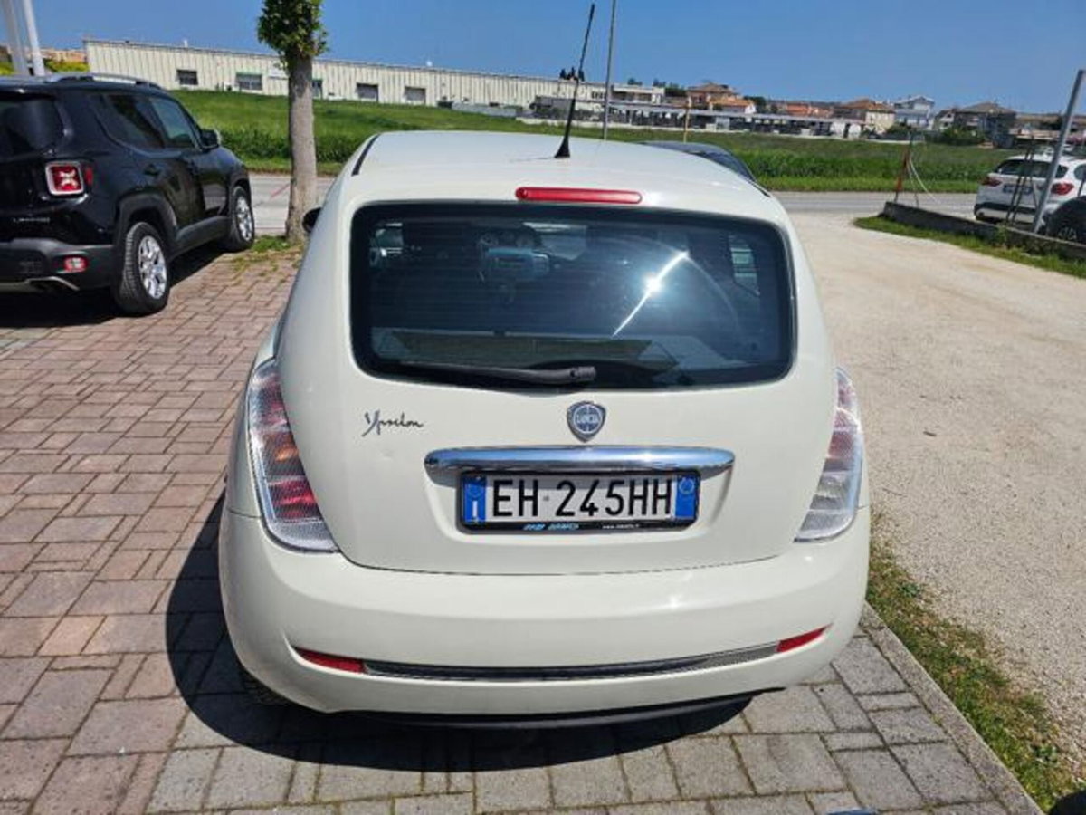 Lancia Ypsilon 1.3 MJT 75 CV Unyca (4)