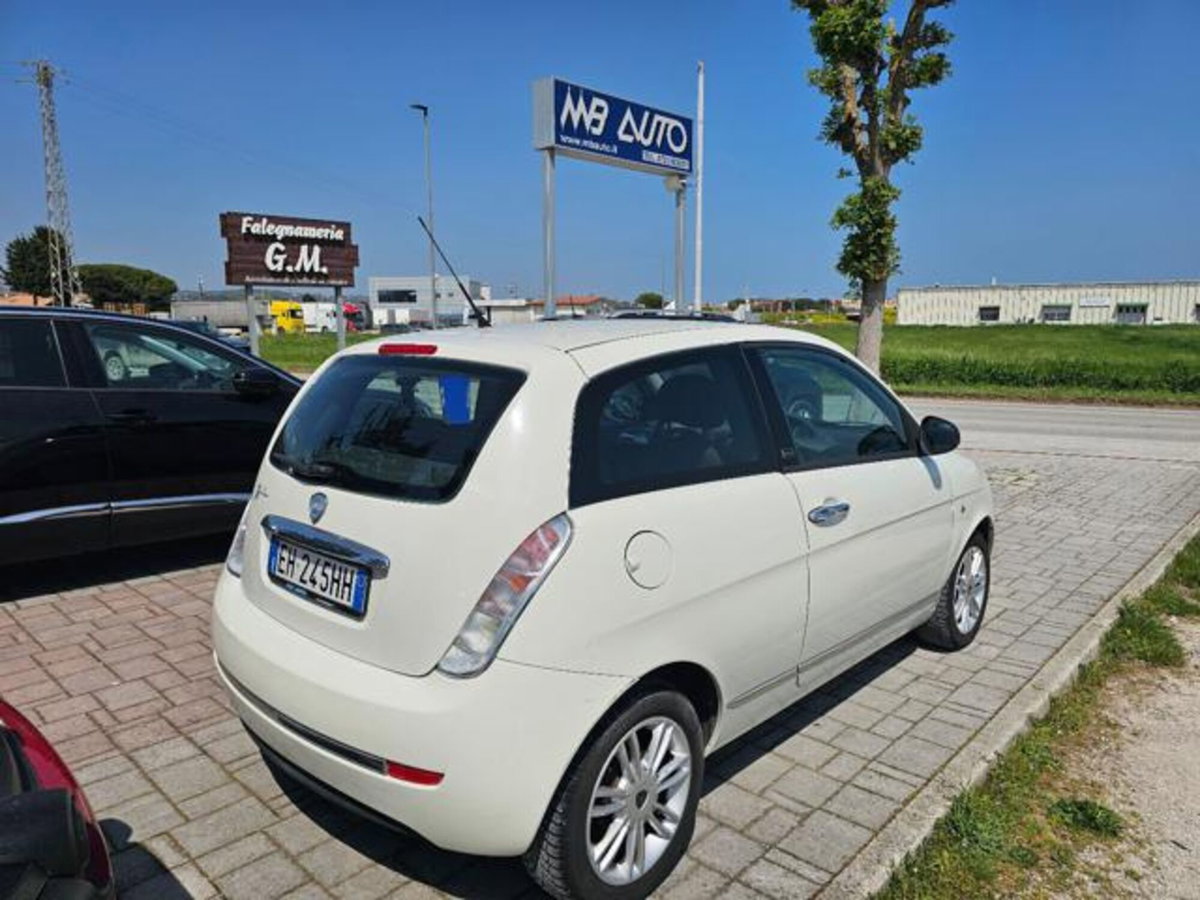 Lancia Ypsilon 1.3 MJT 75 CV Unyca (5)