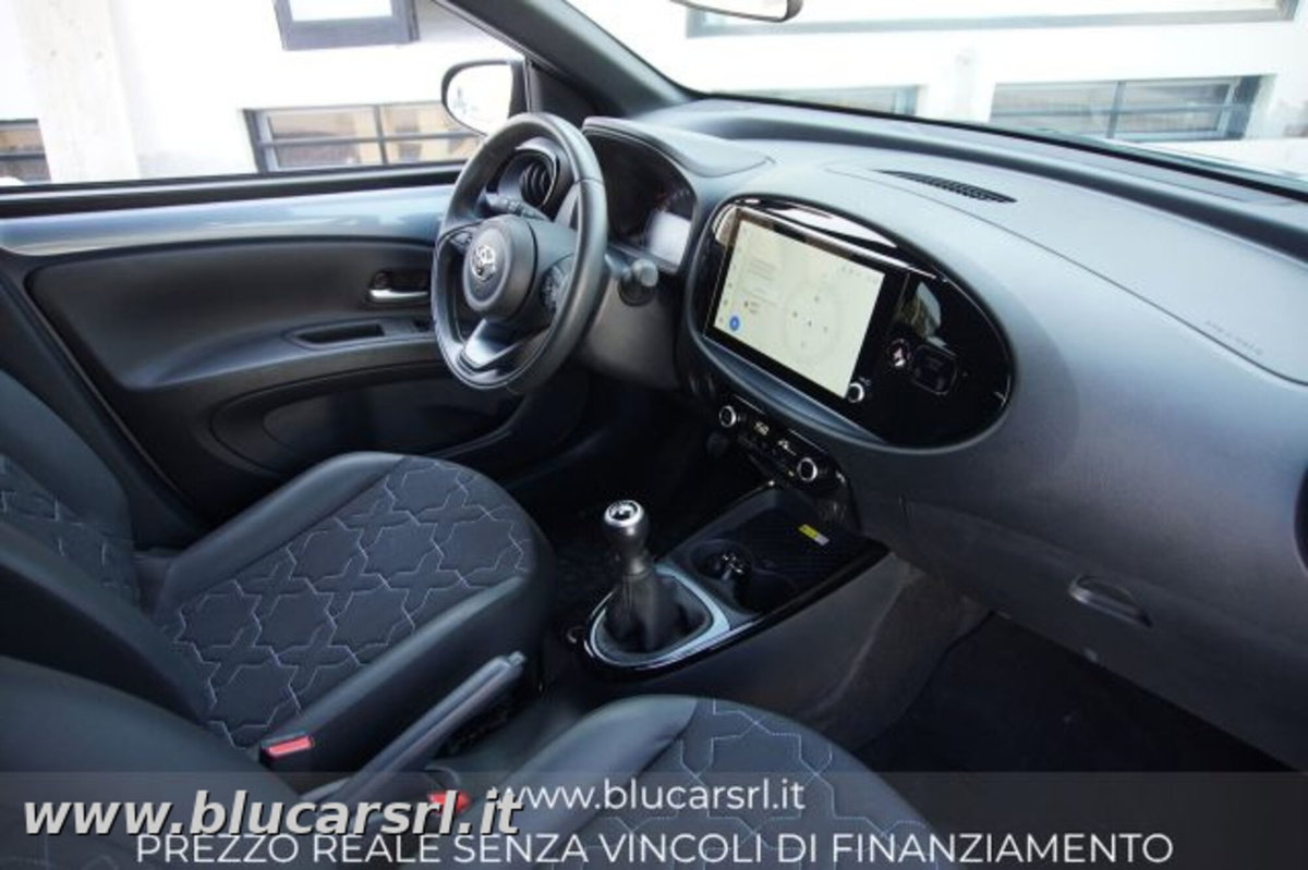 Toyota Aygo X 1.0 Lounge 72cv (11)