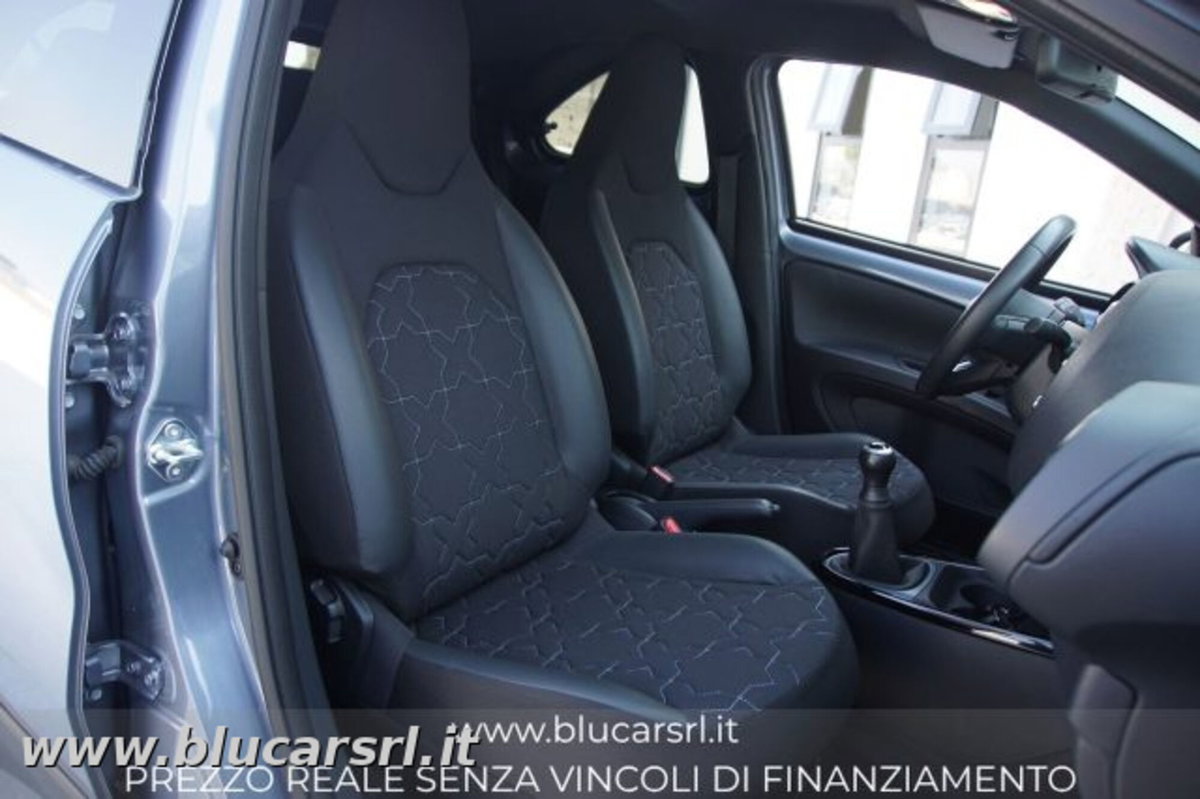 Toyota Aygo X 1.0 Lounge 72cv (12)
