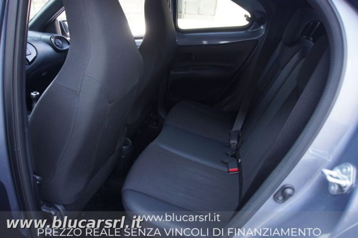Toyota Aygo X 1.0 Lounge 72cv (13)