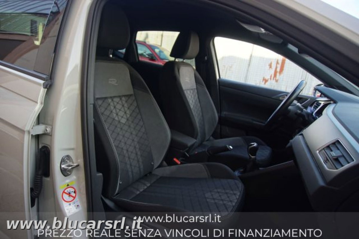 Volkswagen Polo 1.0 tsi R-Line 95cv (11)