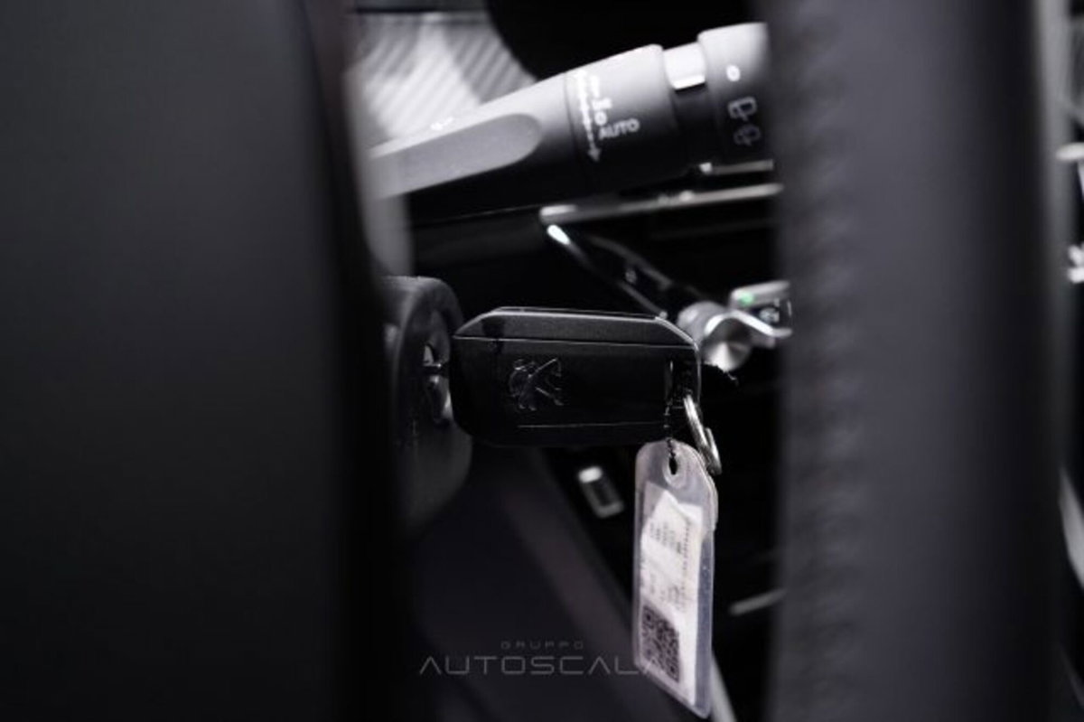 Peugeot 2008 1.2 puretech Allure s&s 130cv eat8 (18)