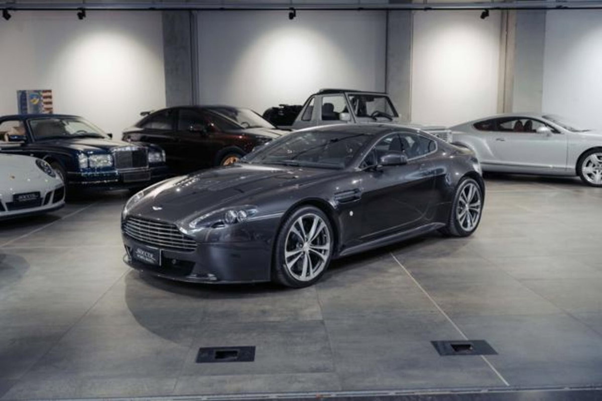Aston Martin V12 Coupé Vantage Coupé