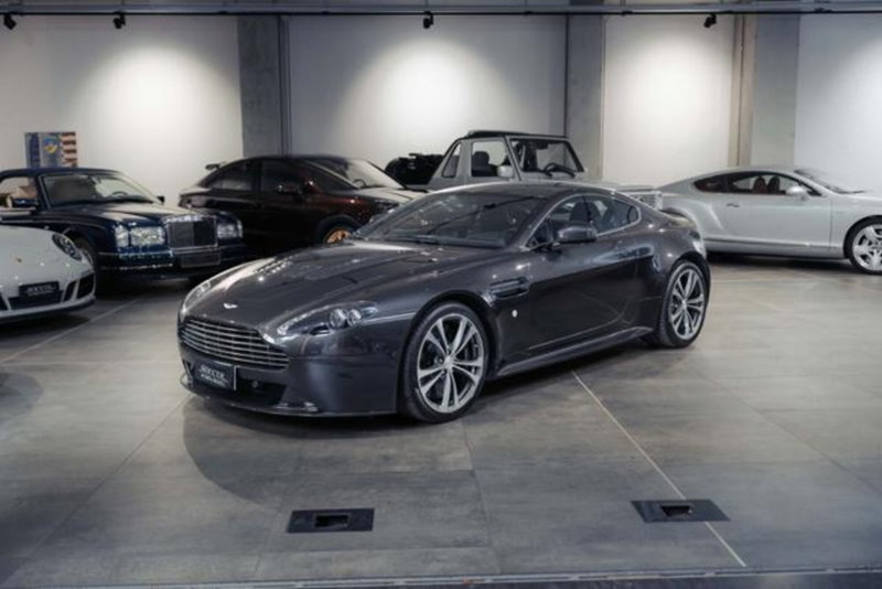 Aston Martin V12 Coupé Vantage Coupé