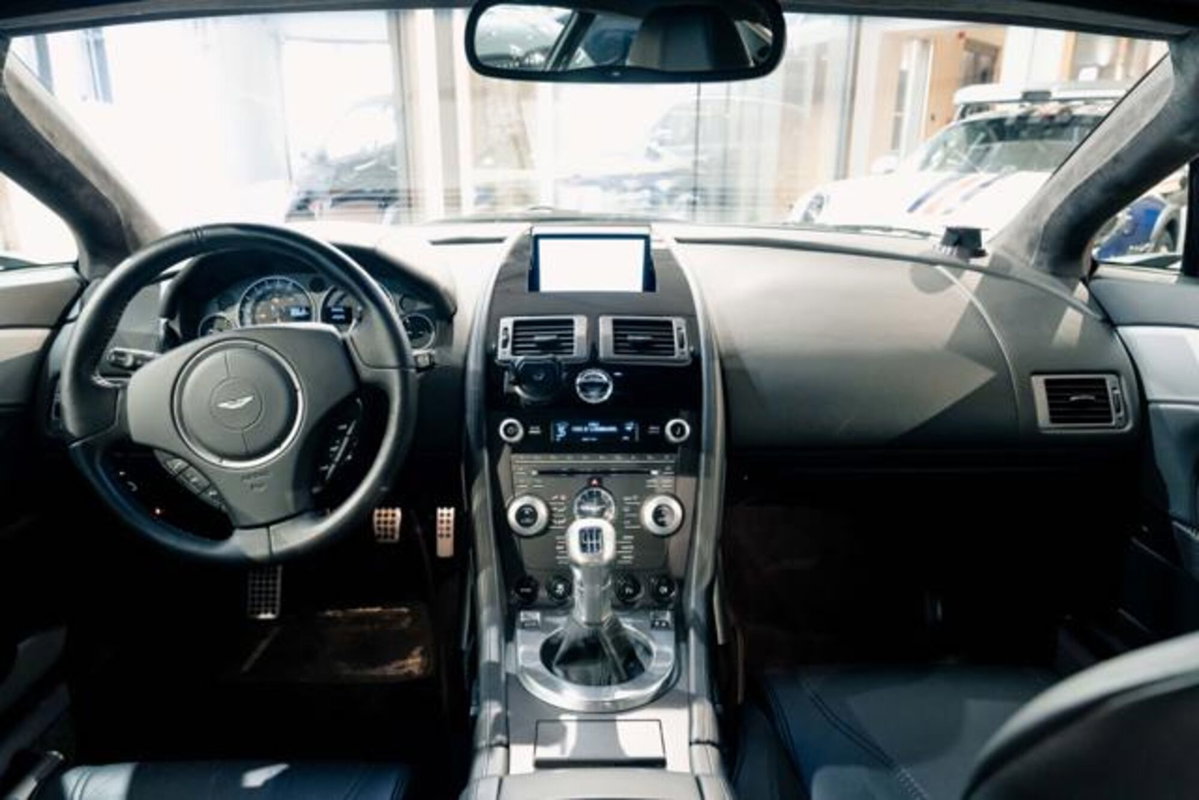 Aston Martin V12 Coupé Vantage Coupé (10)