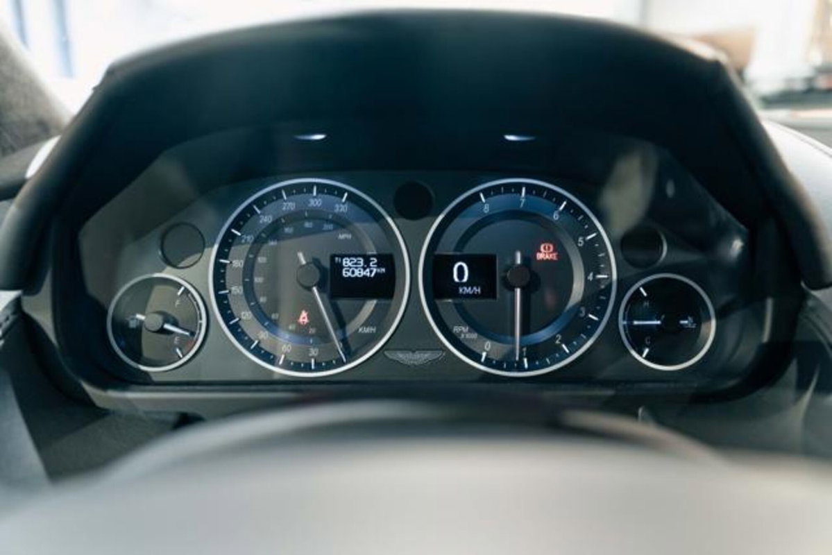 Aston Martin V12 Coupé Vantage Coupé (11)