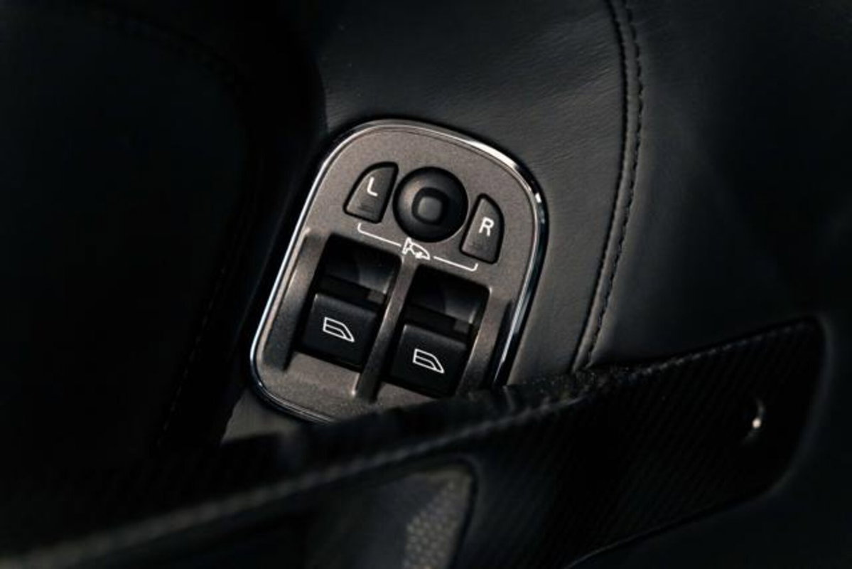 Aston Martin V12 Coupé Vantage Coupé (17)
