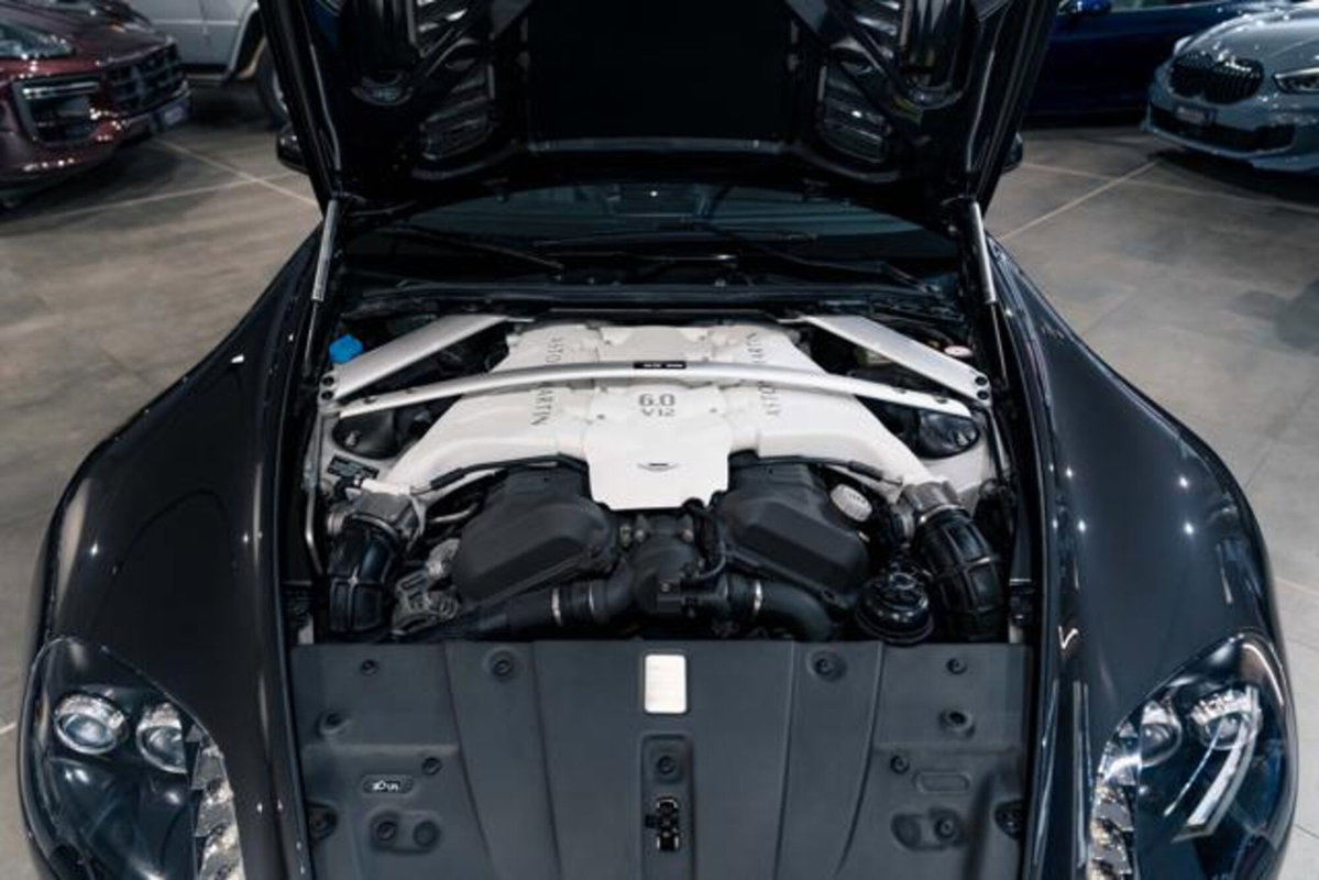 Aston Martin V12 Coupé Vantage Coupé (3)
