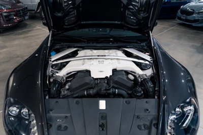 Aston Martin V12 Coupé Vantage Coupé (3)