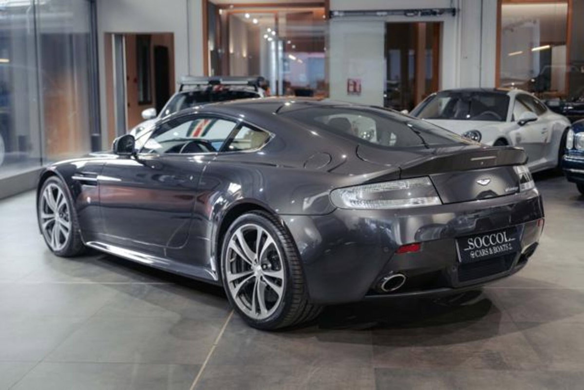 Aston Martin V12 Coupé Vantage Coupé (5)