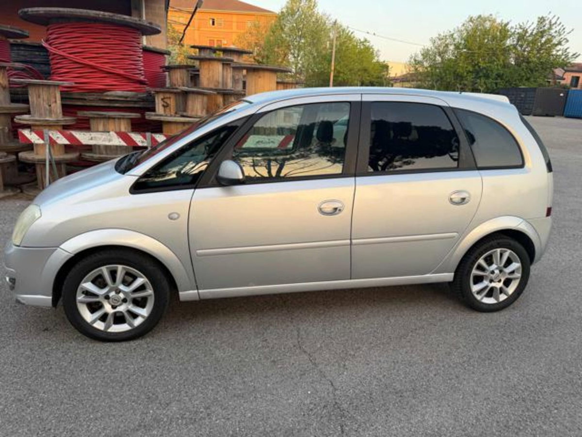 Opel Meriva 1.3 CDTI Cosmo (14)