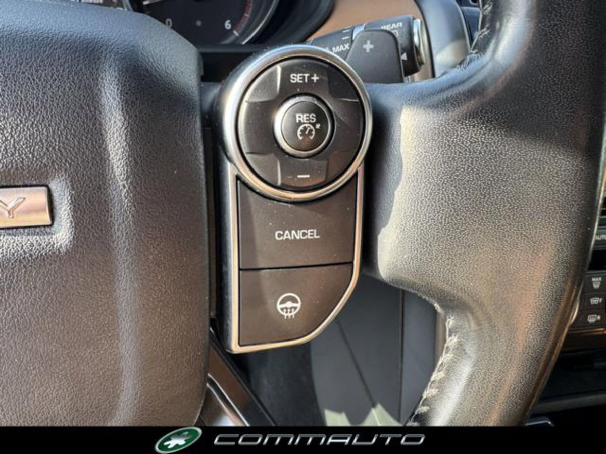 Land Rover Discovery 3.0 TD6 249 CV First Edition (17)