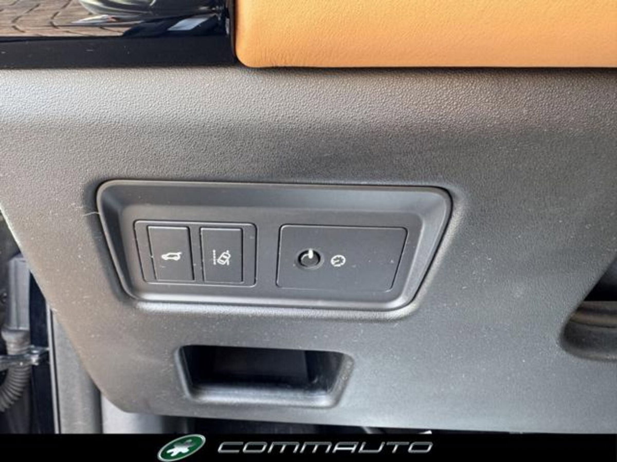 Land Rover Discovery 3.0 TD6 249 CV First Edition (20)