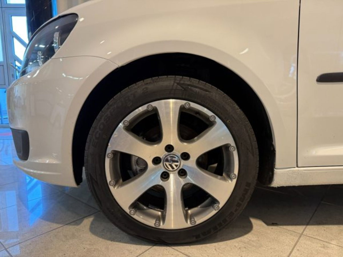 Volkswagen Touran 1.6 TDI Trendline (12)