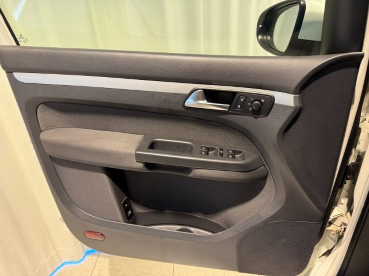 Volkswagen Touran 1.6 TDI Trendline (8)