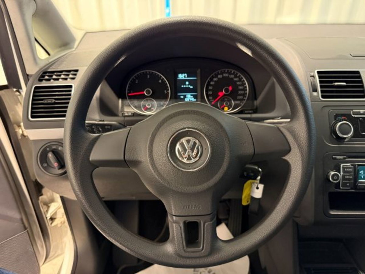 Volkswagen Touran 1.6 TDI Trendline (9)