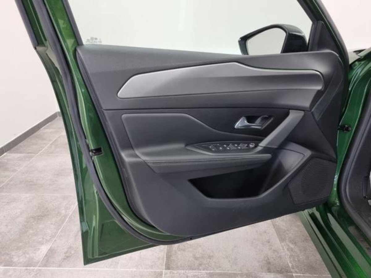 Peugeot 308 PureTech Turbo 130 S&S EAT8 GT (18)