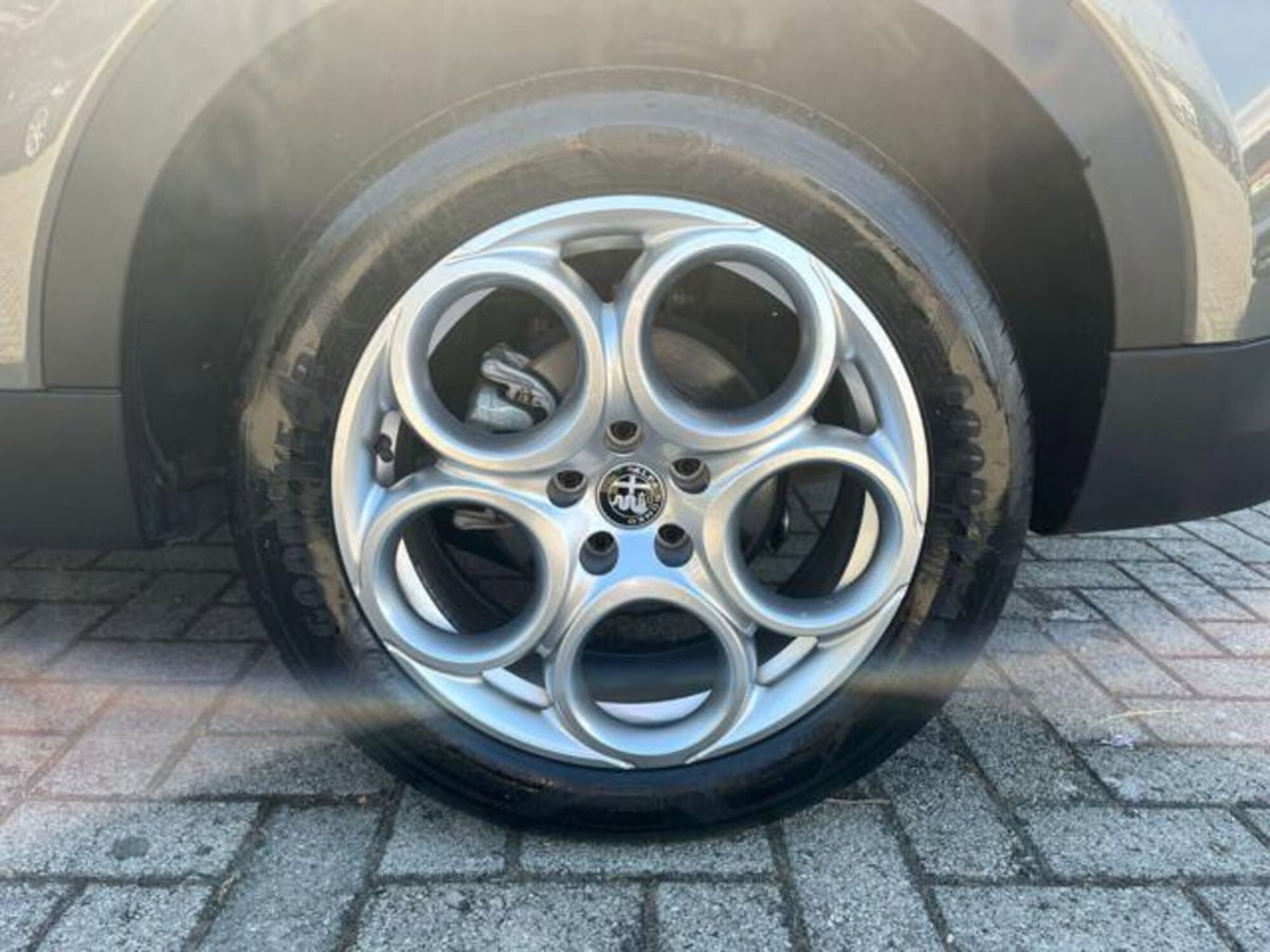 Alfa Romeo Tonale 1.6 Sprint 130cv tct6 (14)