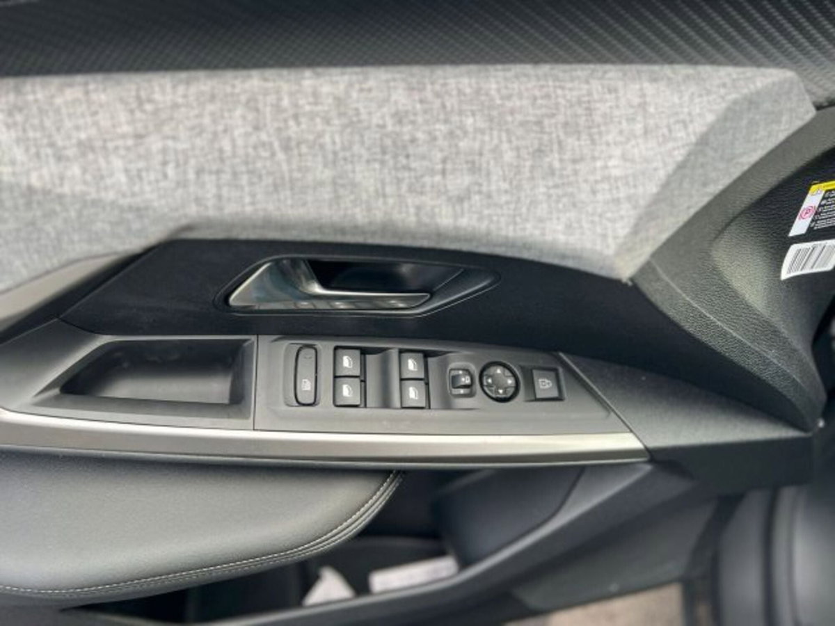 Peugeot 3008 1.2 hybrid Allure 145cv e-dcs6 (6)