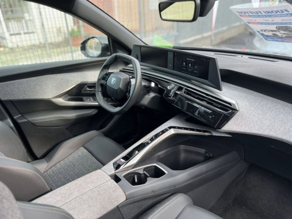 Peugeot 3008 1.2 hybrid Allure 145cv e-dcs6 (9)