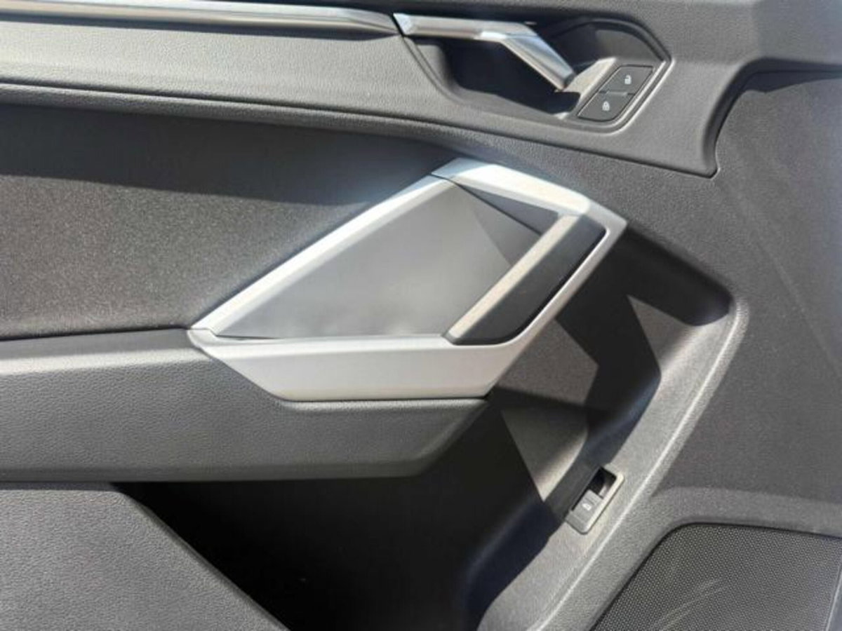 Audi Q3 40 TDI quattro S tronic Business (10)