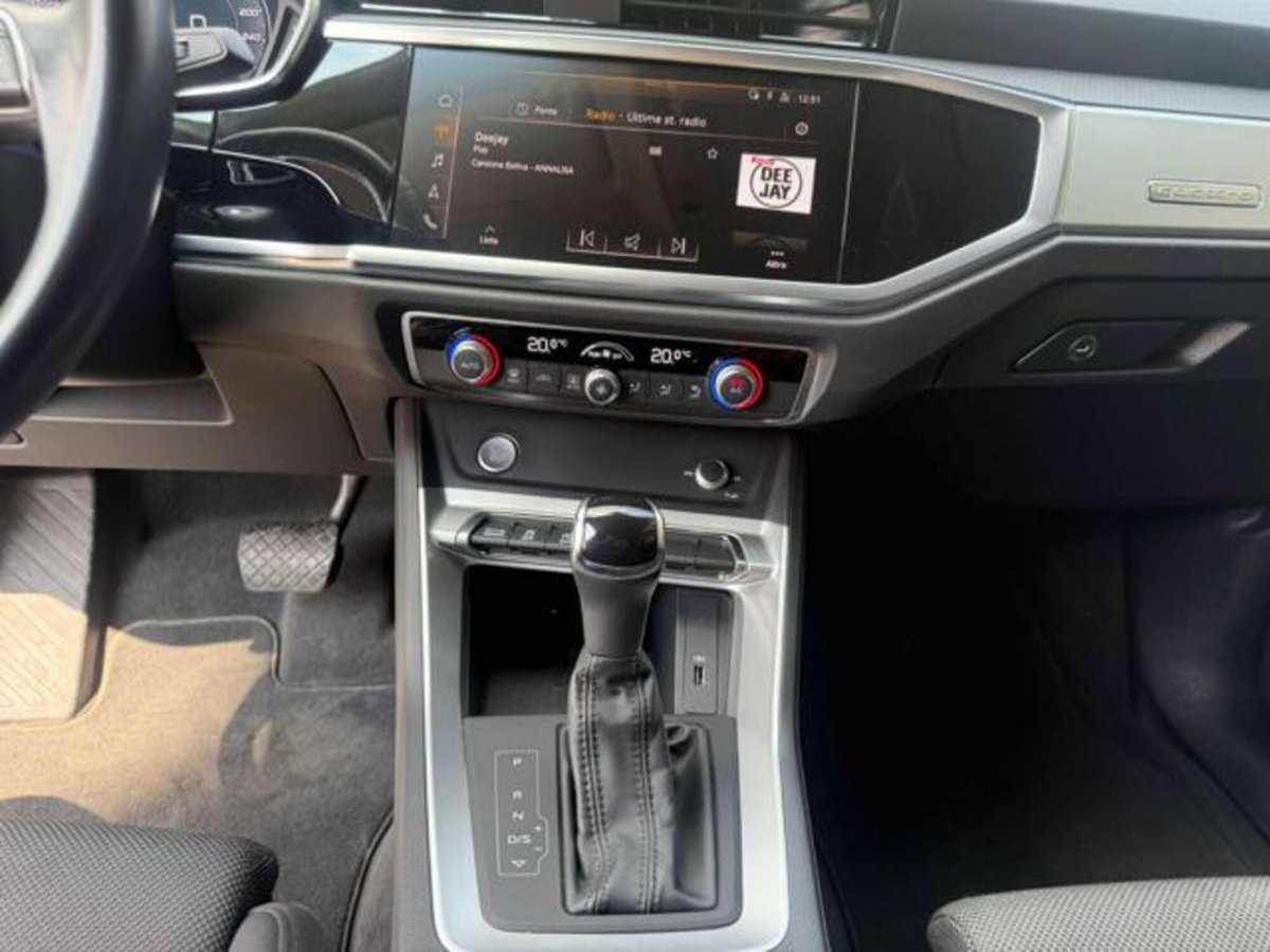 Audi Q3 40 TDI quattro S tronic Business (11)