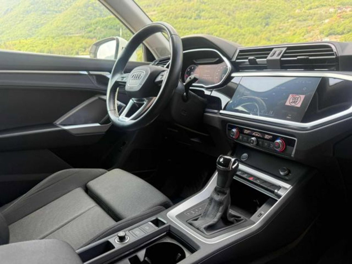 Audi Q3 40 TDI quattro S tronic Business (12)