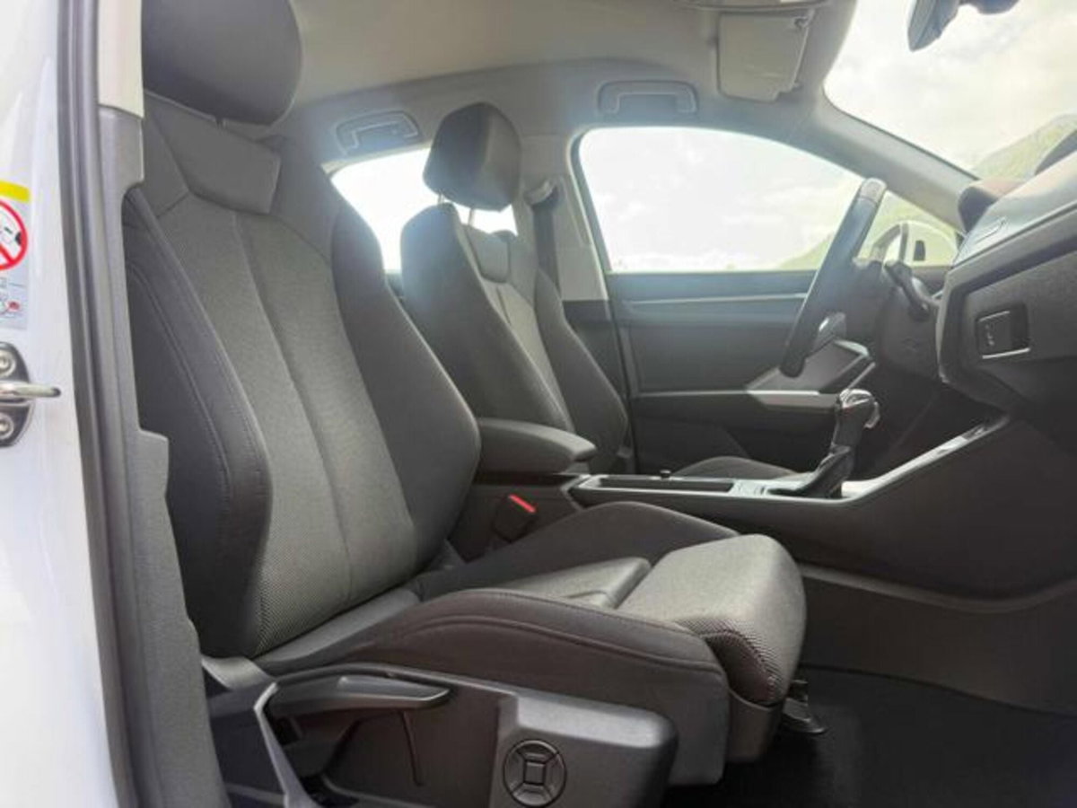 Audi Q3 40 TDI quattro S tronic Business (14)