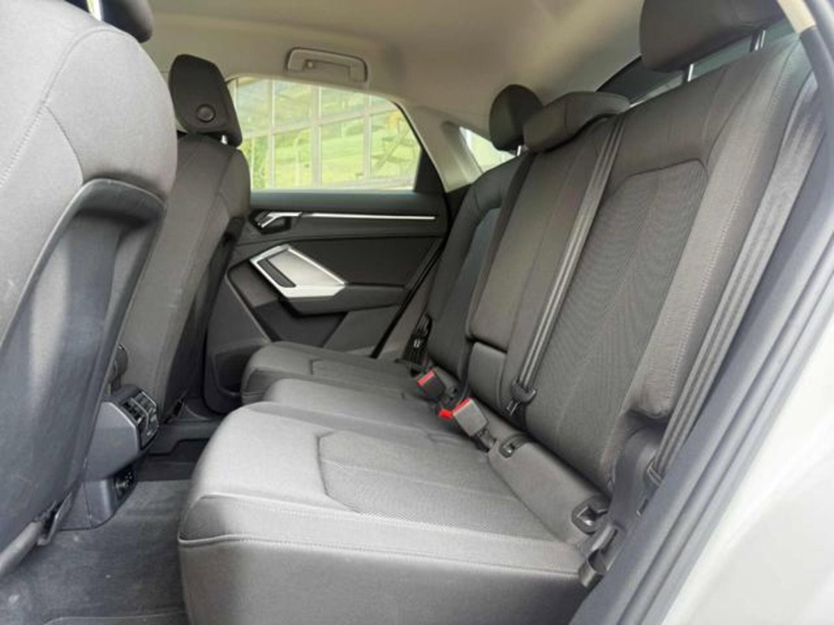Audi Q3 40 TDI quattro S tronic Business (15)