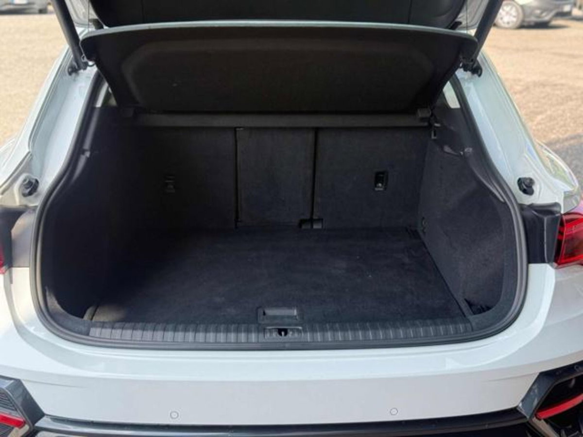 Audi Q3 40 TDI quattro S tronic Business (17)