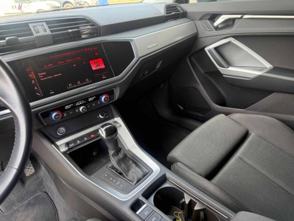 Audi Q3 40 TDI quattro S tronic Business (8)