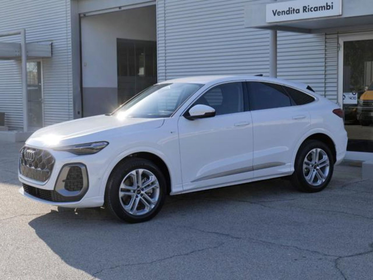 Audi Q5 Sportback 2.0 tdi mhev+ Business Advanced quattro 204cv s-tronic (2)