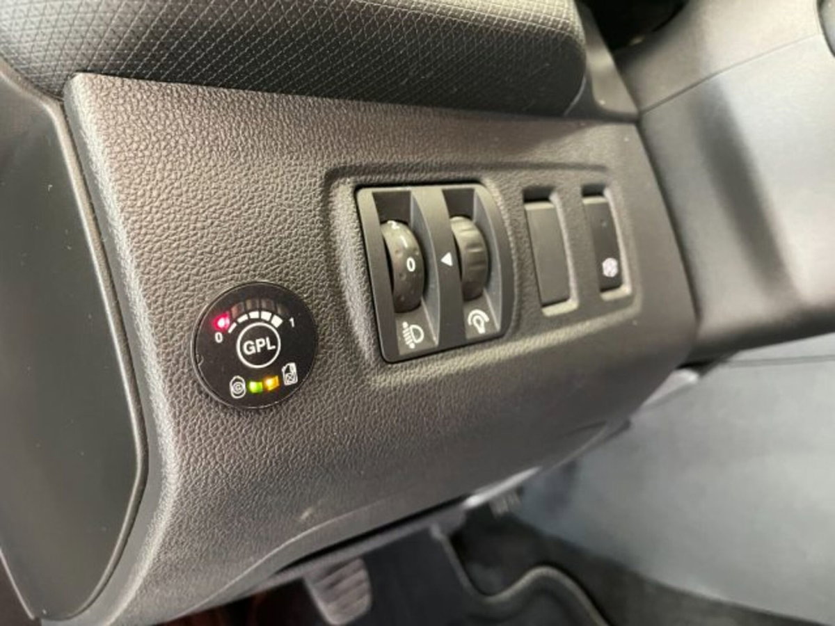 Renault Clio TCe 12V 90 CV GPL 5 porte Van Energy (19)