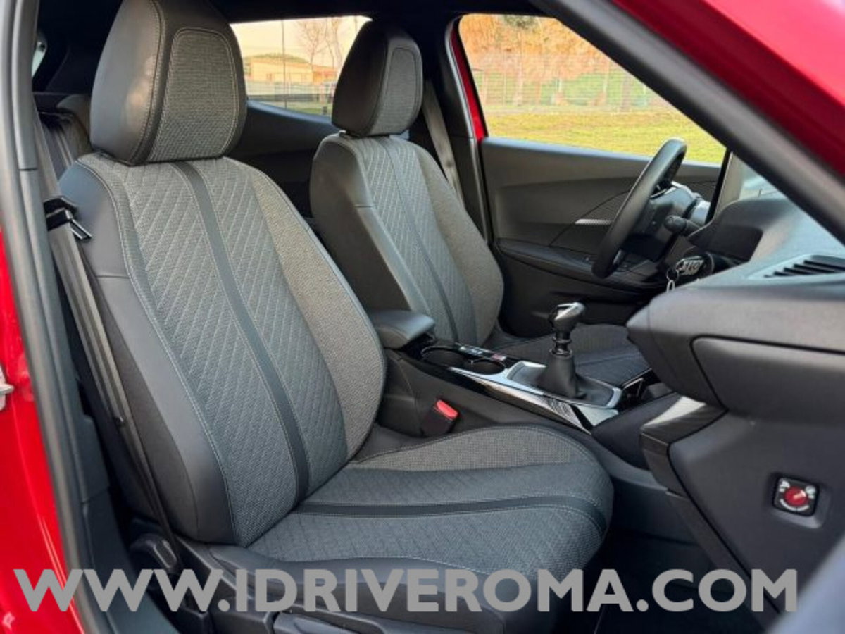 Peugeot 2008 PureTech 100 S&S Allure (7)