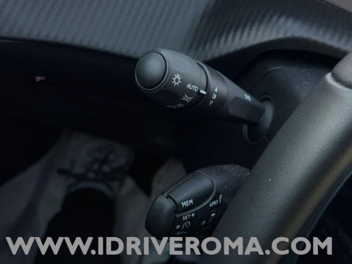 Peugeot 2008 PureTech 100 S&S Allure (13)