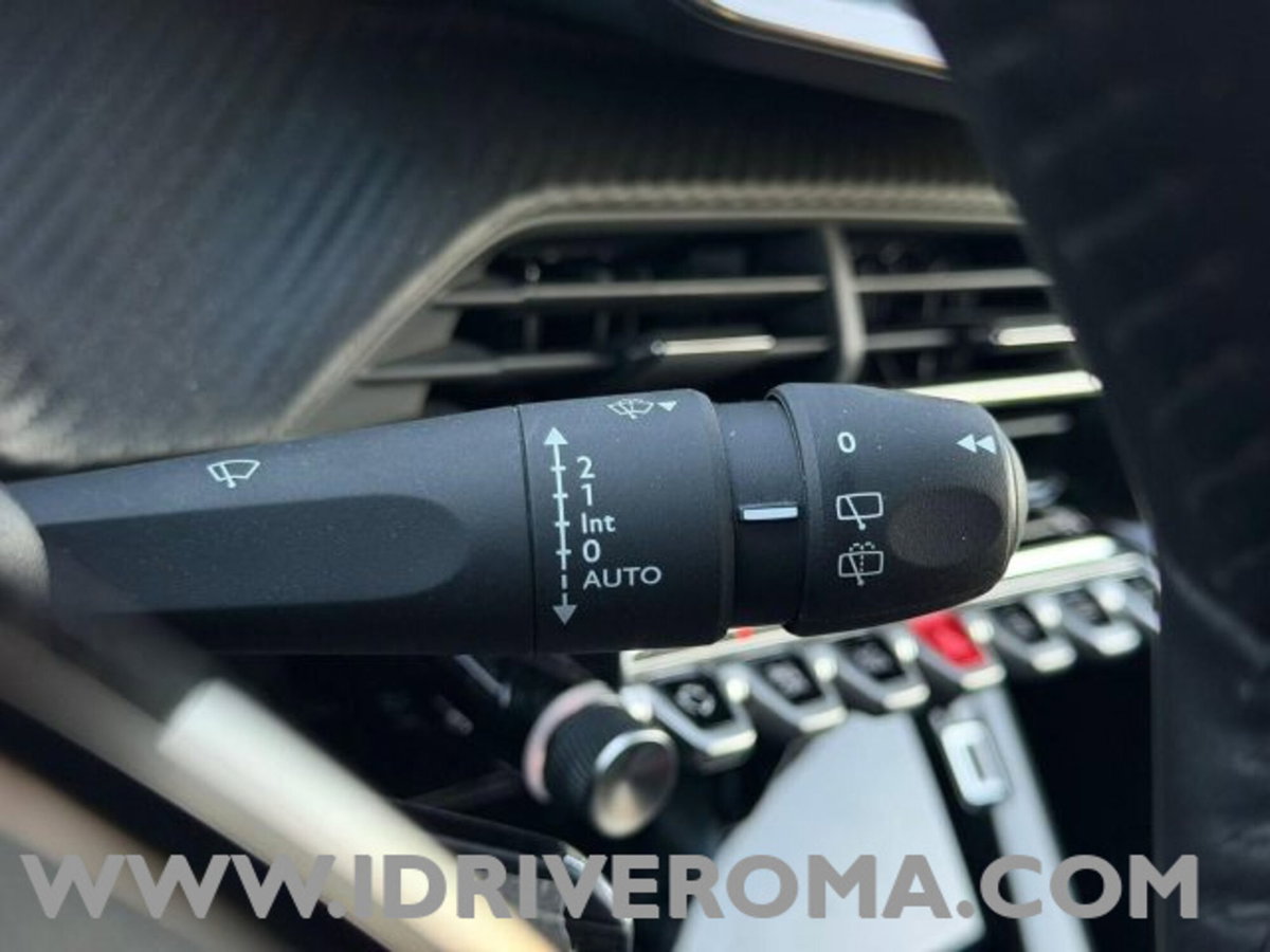Peugeot 2008 PureTech 100 S&S Allure (17)