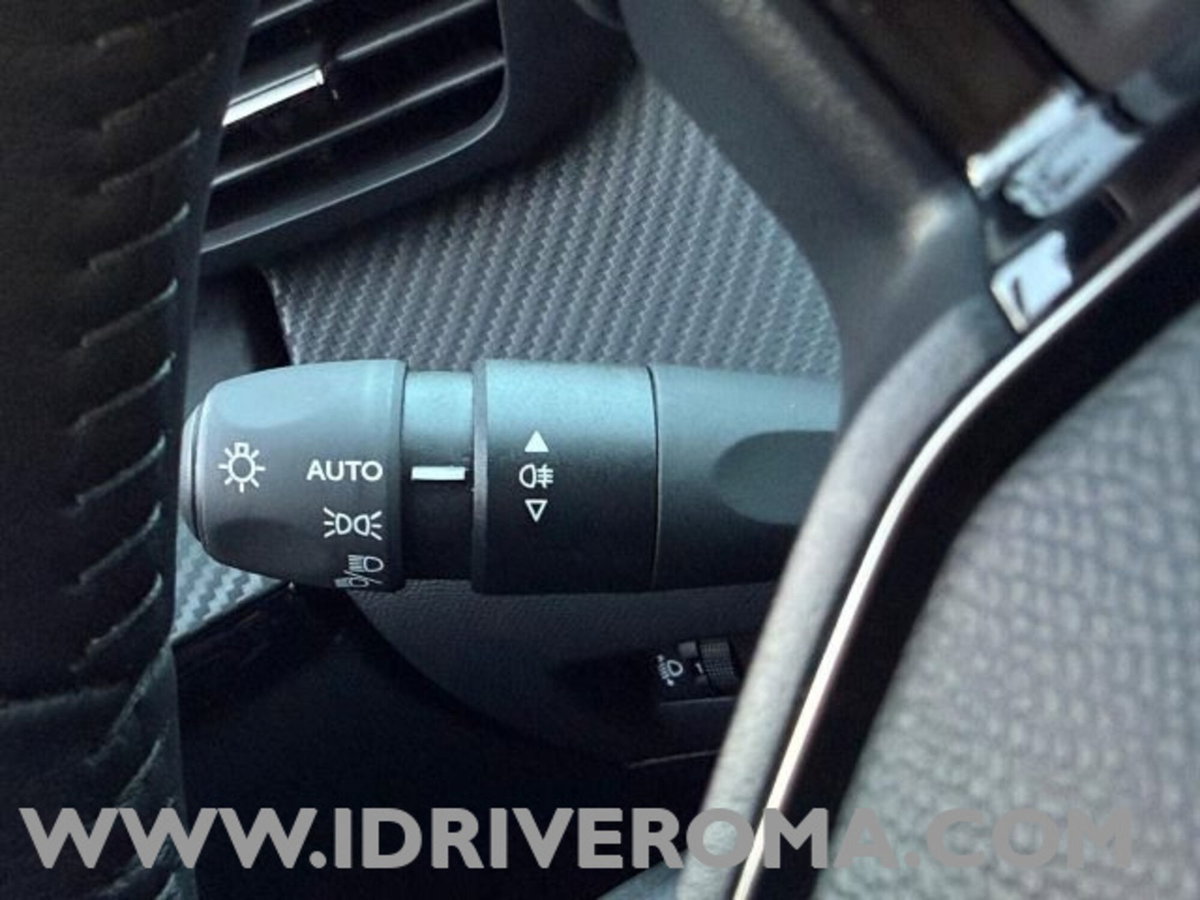 Peugeot 208 1.2 puretech Allure s&s 100cv (14)