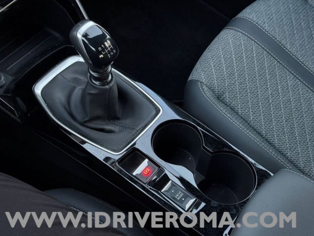 Peugeot 2008 PureTech 100 S&S Allure (16)