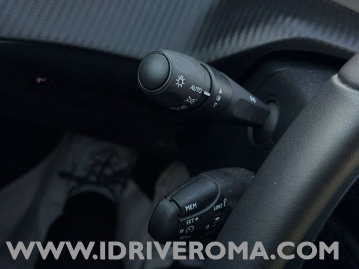 Peugeot 2008 PureTech 100 S&S Allure (17)