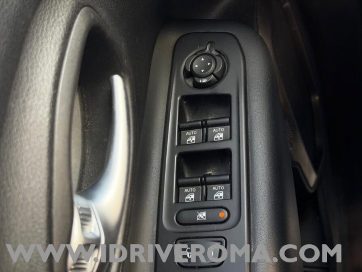 Jeep Renegade 1.3 T4 190CV PHEV 4xe AT6 Limited (15)