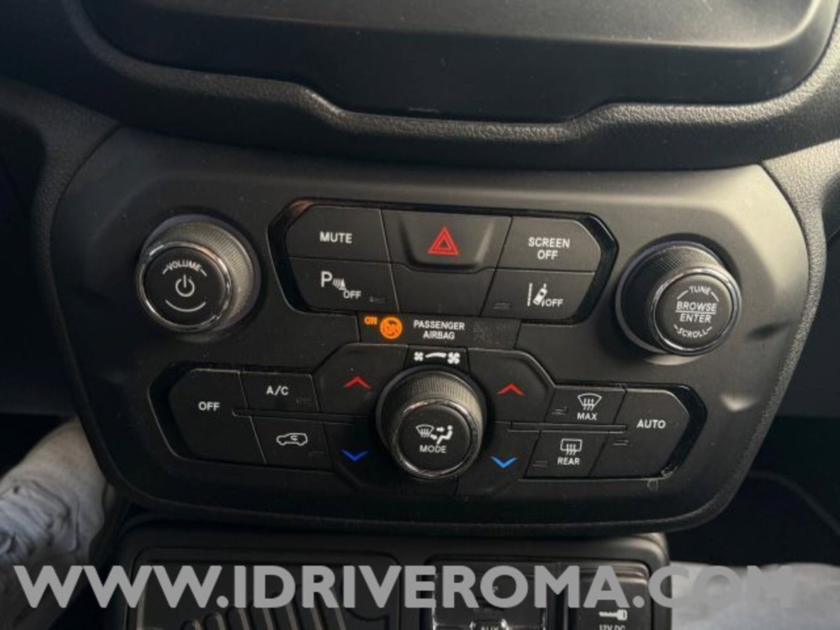 Jeep Renegade 1.3 T4 190CV PHEV 4xe AT6 Limited (9)
