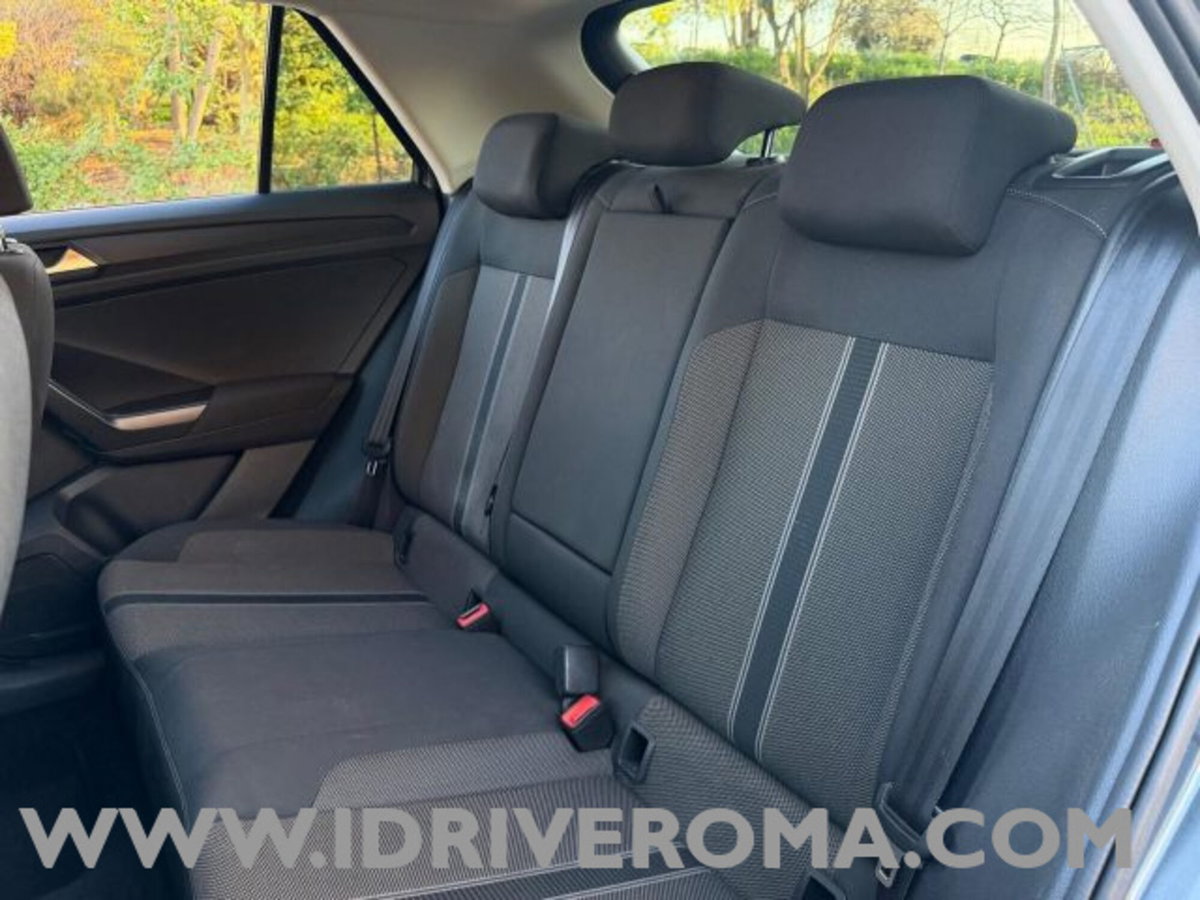 Volkswagen T-Roc 1.0 tsi Edition 110cv (11)