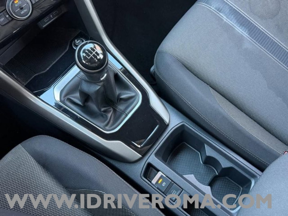 Volkswagen T-Roc 1.0 tsi Edition 110cv (15)