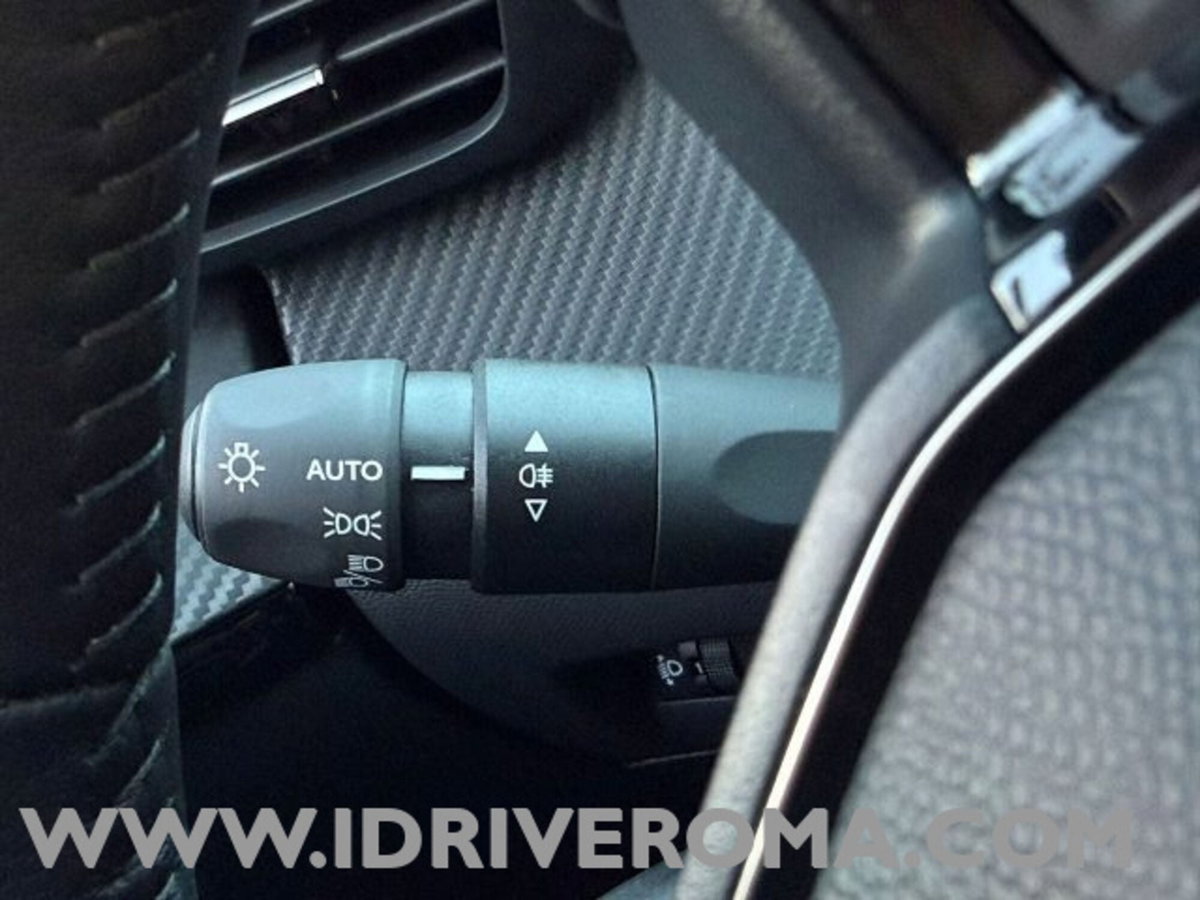 Peugeot 208 1.2 puretech Allure s&s 100cv (16)