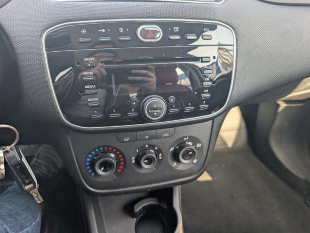 Fiat Punto 1.4 S&S 8V Dualogic 5 porte Lounge (10)