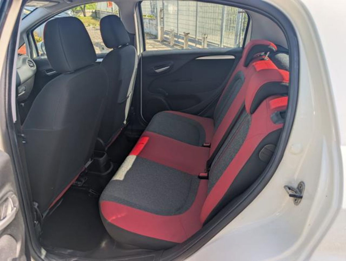 Fiat Punto 1.4 S&S 8V Dualogic 5 porte Lounge (12)