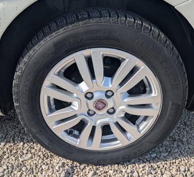 Fiat Punto 1.4 S&S 8V Dualogic 5 porte Lounge (15)